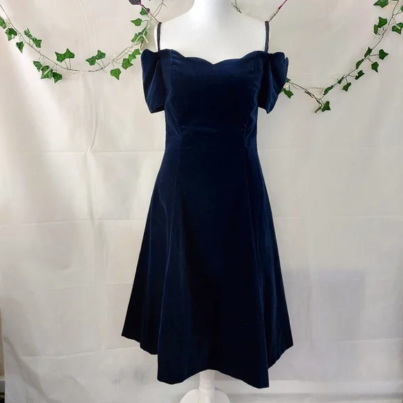 Vintage Gina Bacconi Velvet Dress Off Shoulder Fit & Flare Size 12 Navy Occasion - Picture 1 of 14